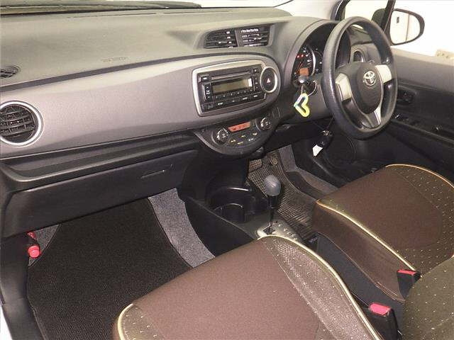 TOYOTA VITZ 2012