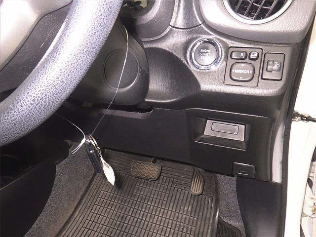 TOYOTA VITZ 2012