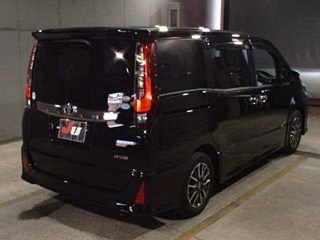 TOYOTA NOAH 2017