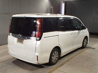 TOYOTA NOAH 2016