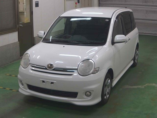 TOYOTA SIENTA 2010
