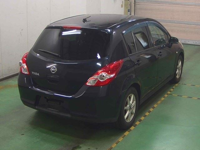 NISSAN TIIDA 2010
