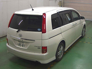 TOYOTA ISIS 2010