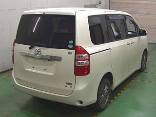 TOYOTA NOAH 2012