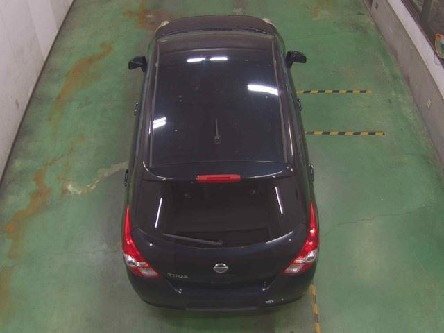 NISSAN TIIDA 2010