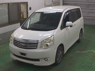 TOYOTA NOAH 2012