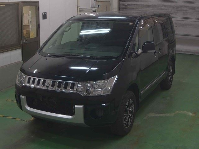 MITSUBISHI DELICA D5 2010