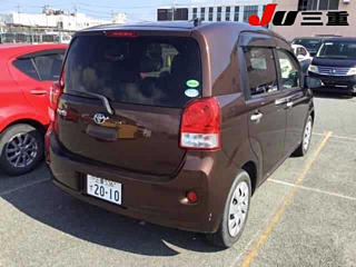 TOYOTA PORTE 2013
