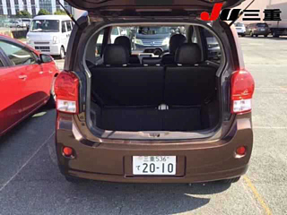 TOYOTA PORTE 2013