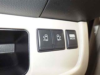 NISSAN SERENA 2011