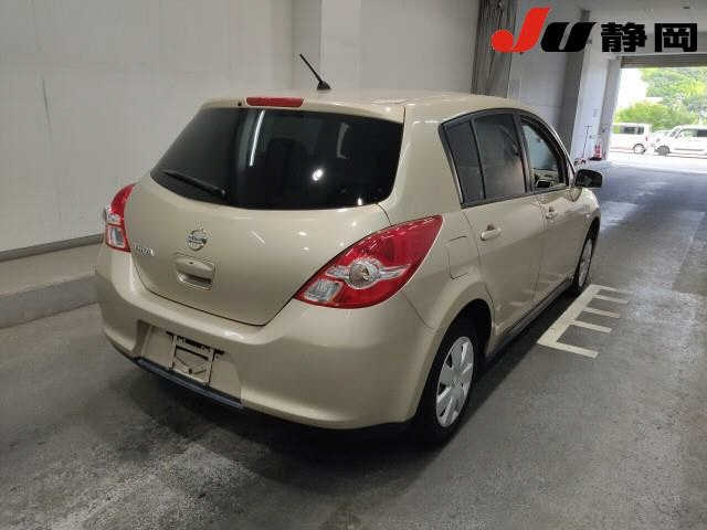 NISSAN TIIDA 2010