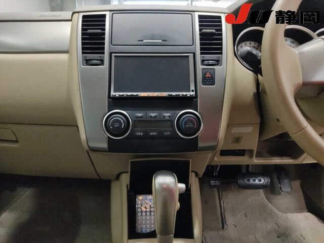 NISSAN TIIDA 2010