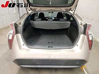 TOYOTA PRIUS 2016