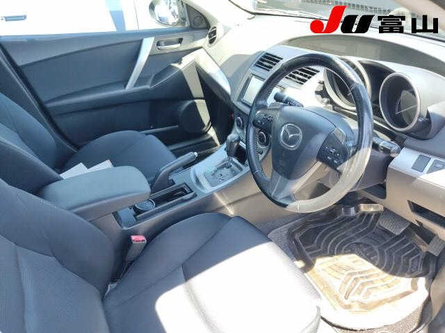 MAZDA AXELA 2010