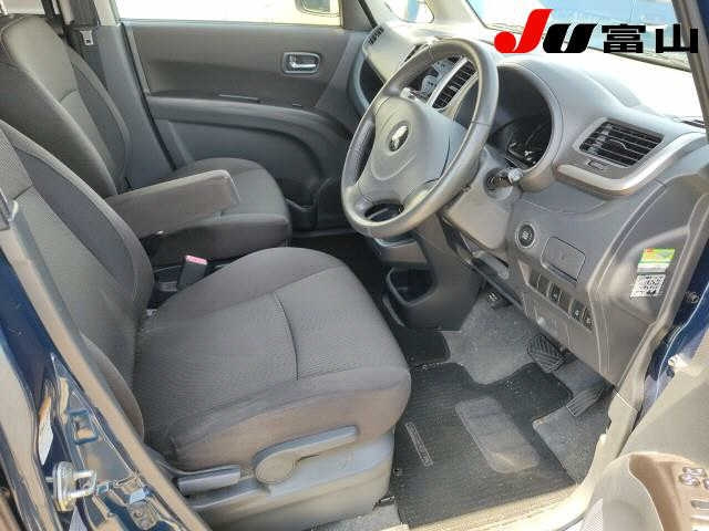 MITSUBISHI DELICA D2 2012