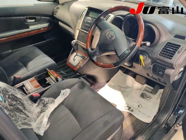 TOYOTA HARRIER 2010