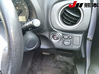TOYOTA VITZ 2013