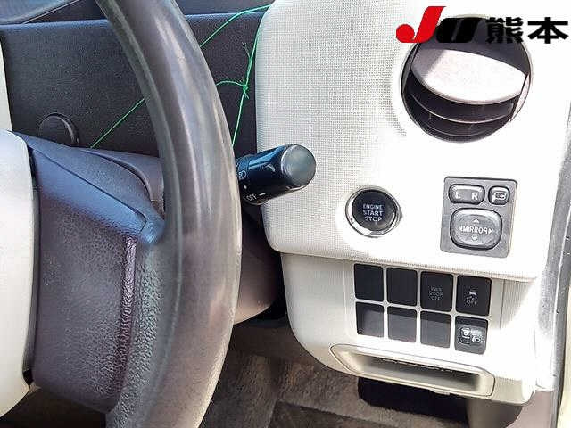 TOYOTA PORTE 2013