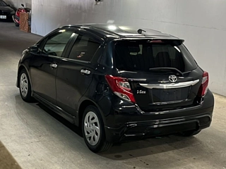 TOYOTA VITZ 2016
