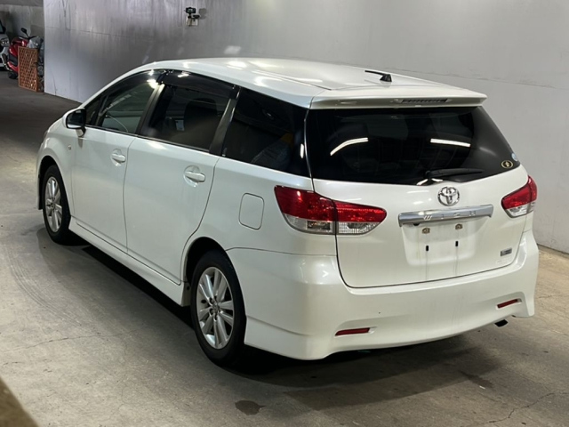 TOYOTA WISH 2010
