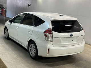 TOYOTA PRIUS ALPHA 2015
