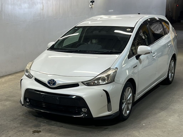 TOYOTA PRIUS ALPHA 2015