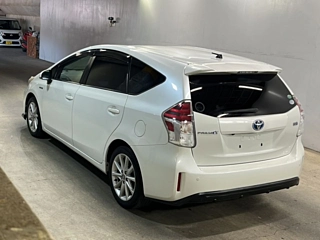TOYOTA PRIUS ALPHA 2015
