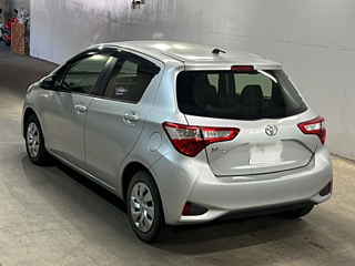 TOYOTA VITZ 2017