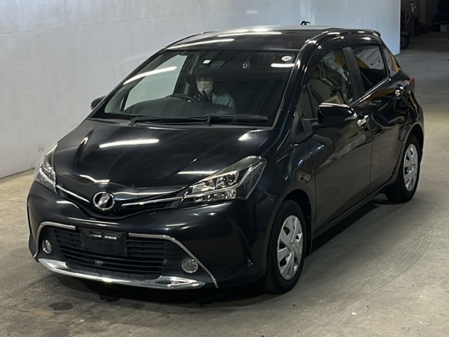 TOYOTA VITZ 2016