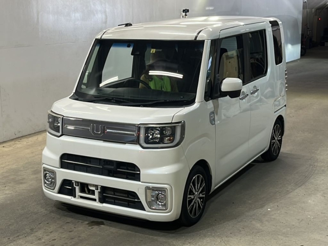 DAIHATSU WAKE 2016