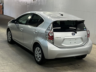 TOYOTA AQUA 2012