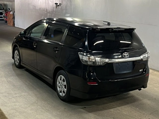 TOYOTA WISH 2013