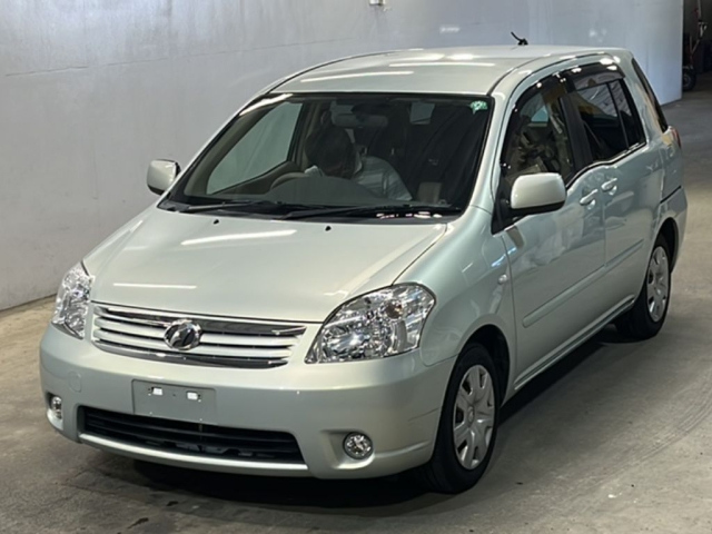 TOYOTA RAUM 2011