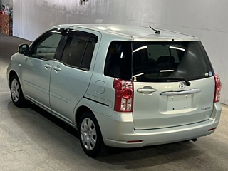 TOYOTA RAUM 2011