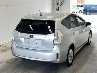 TOYOTA PRIUS ALPHA 2012