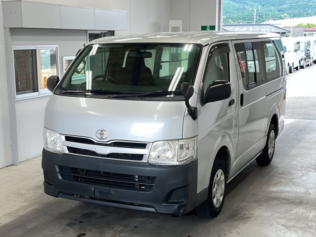 TOYOTA HIACE VAN 2013