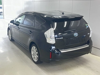 TOYOTA PRIUS ALPHA 2012
