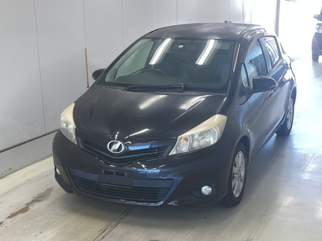 TOYOTA VITZ 2012