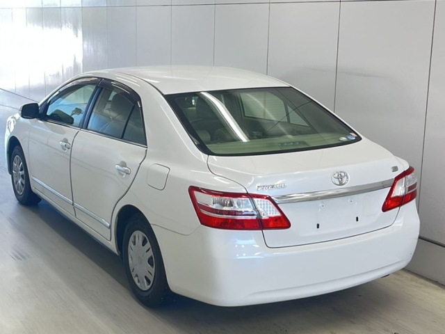 TOYOTA PREMIO 2012
