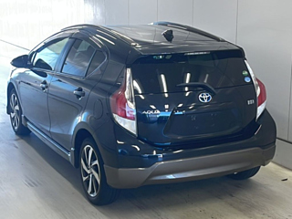 TOYOTA AQUA 2015