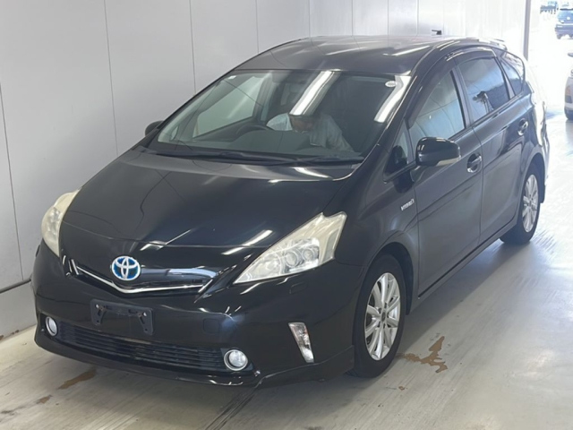 TOYOTA PRIUS ALPHA 2011