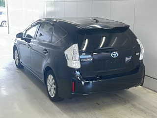 TOYOTA PRIUS ALPHA 2011