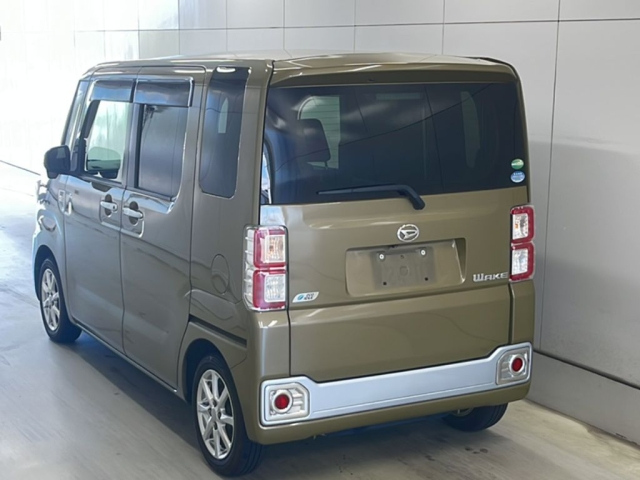 DAIHATSU WAKE 2014