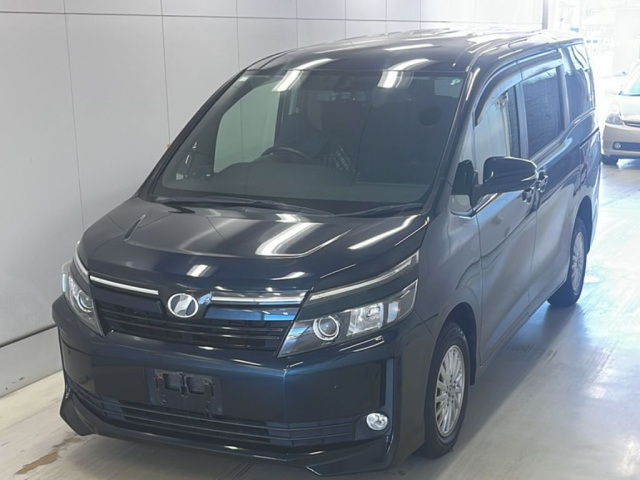 TOYOTA VOXY 2014