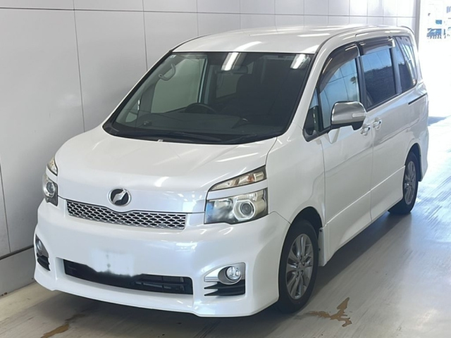 TOYOTA VOXY 2011