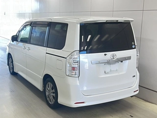 TOYOTA VOXY 2011