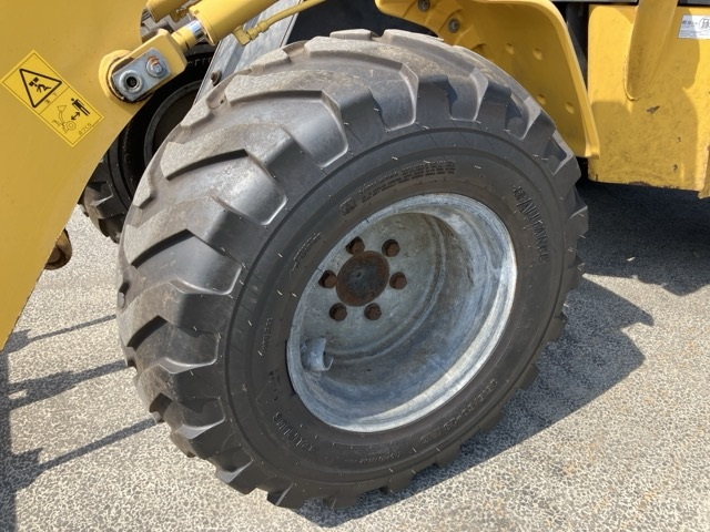 KOMATSU WA40-8N0 2021