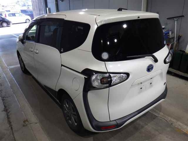 TOYOTA SIENTA 2016