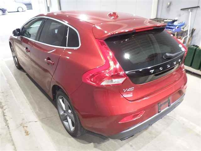 VOLVO V40 2014