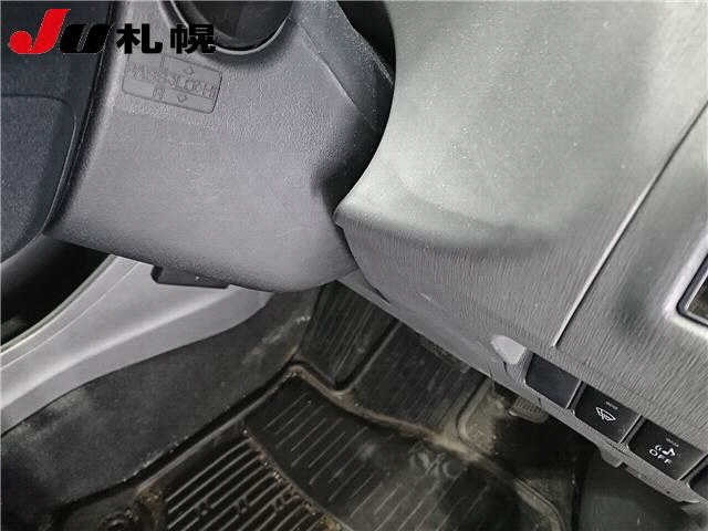 TOYOTA PRIUS ALPHA 2013
